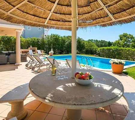 Sleeps 6 Pool Air Con Wifi *
