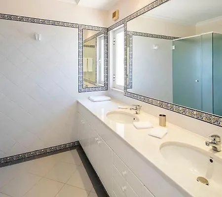 Sleeps 6 Pool Air Con Wifi فيلة